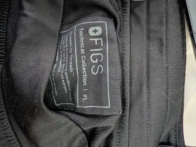 figs scrubs XL in Women's - Other in City of Montréal - Image 5