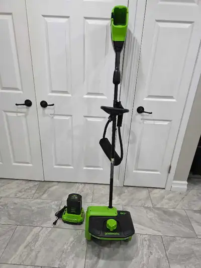 Greenworks 80 v snow shovel with battery and charger. Excellent, View more