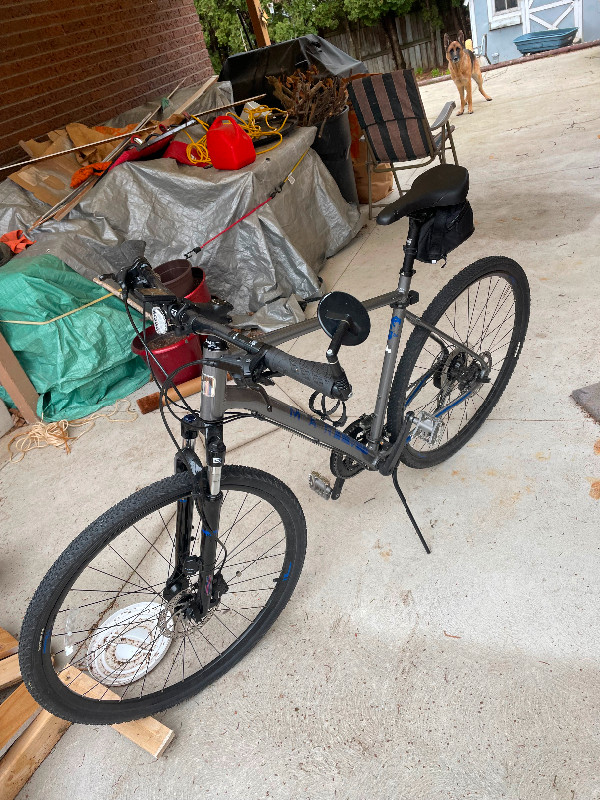 Hybrid bike in Road in St. Catharines - Image 3