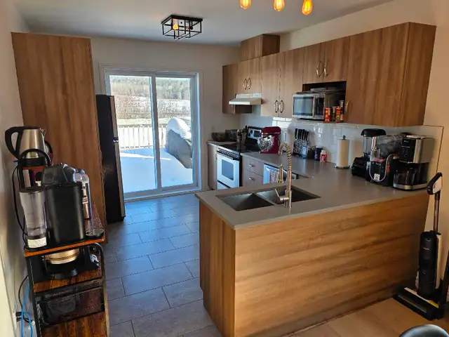 Maison (Jumelé) à louer (3 chambres / 2 salles de bains) in Long Term Rentals in Sherbrooke - Image 5