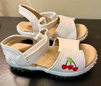 Sandals for toddlers - size 6
