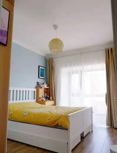 One bedroom available for someone who works as a full time worker or seasonal worker. So Full time j...