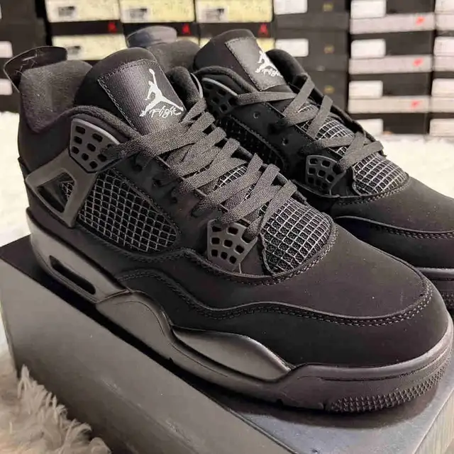 Jordan 4 Retro in Men's Shoes in Oakville / Halton Region - Image 2