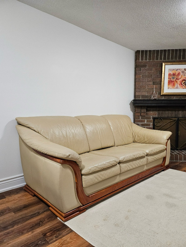 Ivory leather couch in Couches & Futons in City of Toronto - Image 2