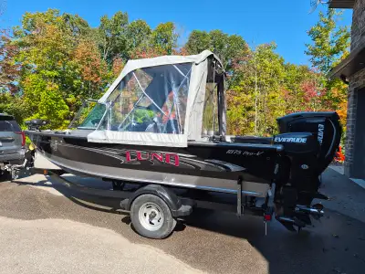 Lund 1875 Pro V Tournament Series 2017 mint condition! Water ski provision included (needs drop in t...