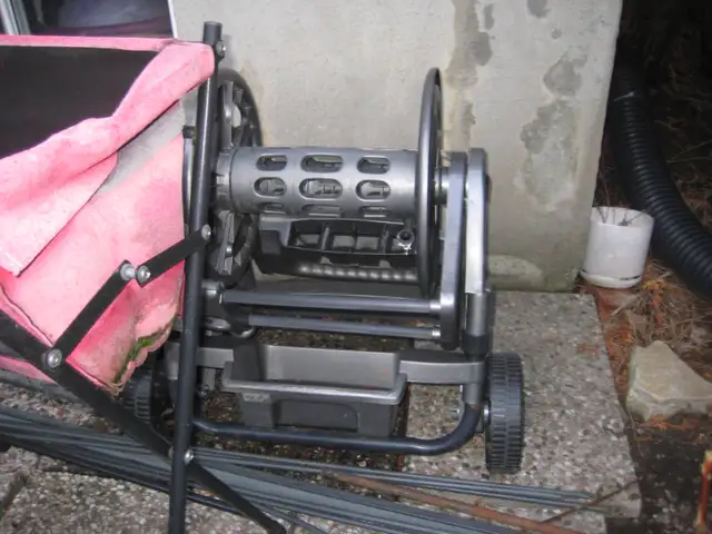 FS: garden hose reeler/storage, bike wheel with tire etc. in Outdoor Tools & Storage in Ottawa - Image 2