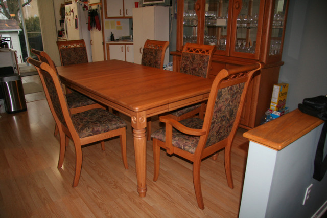 Table et / ou vaisselier en chêne MASSIF (peut vendre sépar.) dans Mobilier de salle à manger et cuisine  à Longueuil/Rive Sud - Image 2
