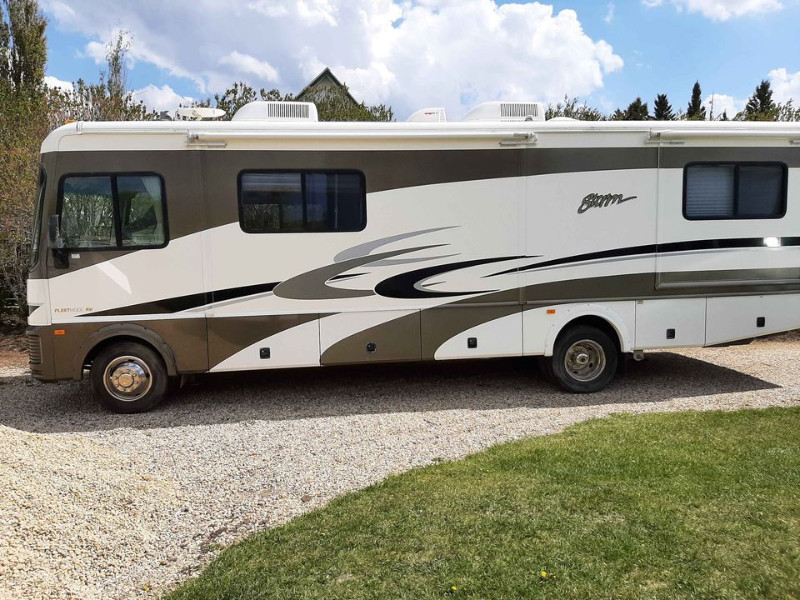 31 foot 2004 Fleetwood Storm Class A motorhome RVs & Motorhomes Red