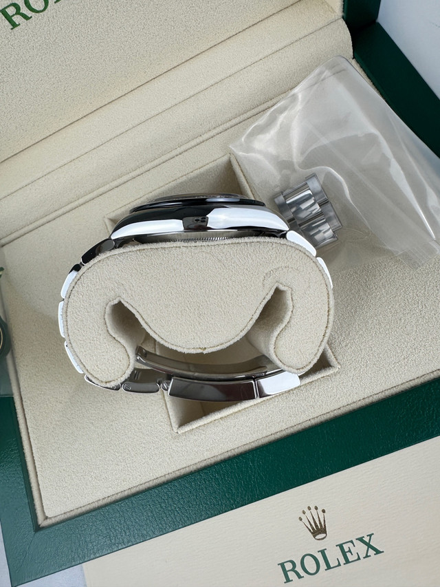 Rolex 116500LN 2023 Mint condition Full set -WT dans Bijoux et montres  à Longueuil/Rive Sud - Image 4