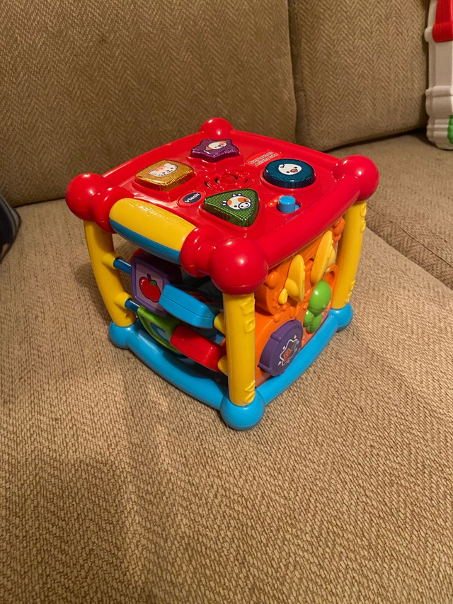 VTech Busy Learners Activity Cube in Toys in Winnipeg