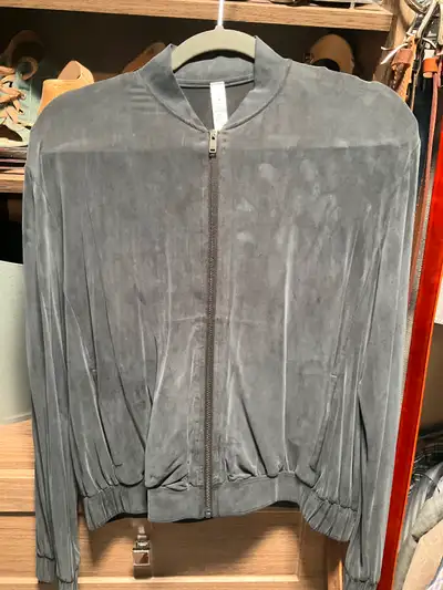 Lululemon Lab Cropped Black Jacket, size 6, NWOT, View more