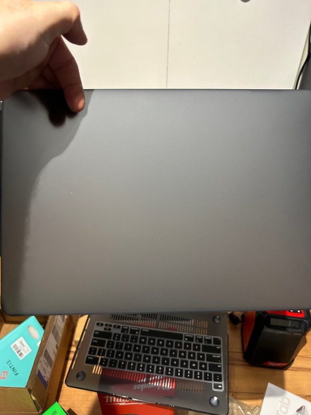 MacBook Pro keyboard cover and case  dans Accessoires pour portables  à Ouest de l’Île - Image 2