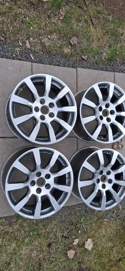 4 mags d'origine GM, fait sur autres modèles, 18×8.5 ET 48, centre 66 mm, prix fixe 160$ pour vente...