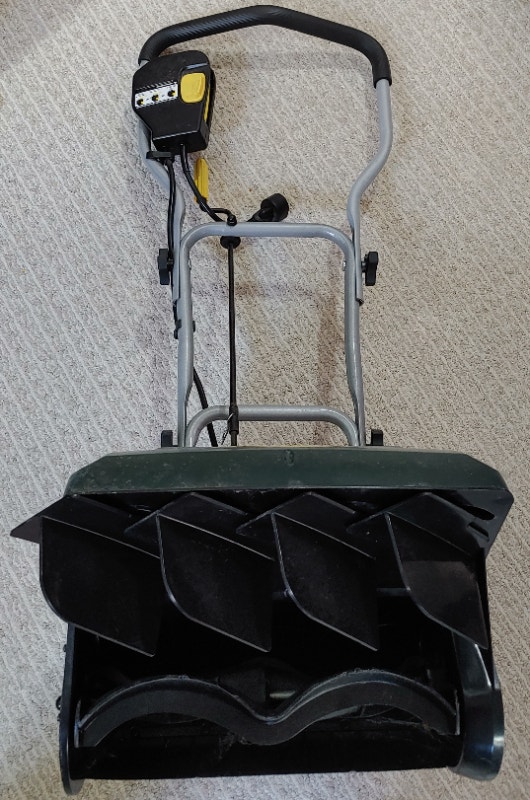 Yardworks 10A Electric Snow Shovel/Thrower, 16in Snowblowers London Kijiji