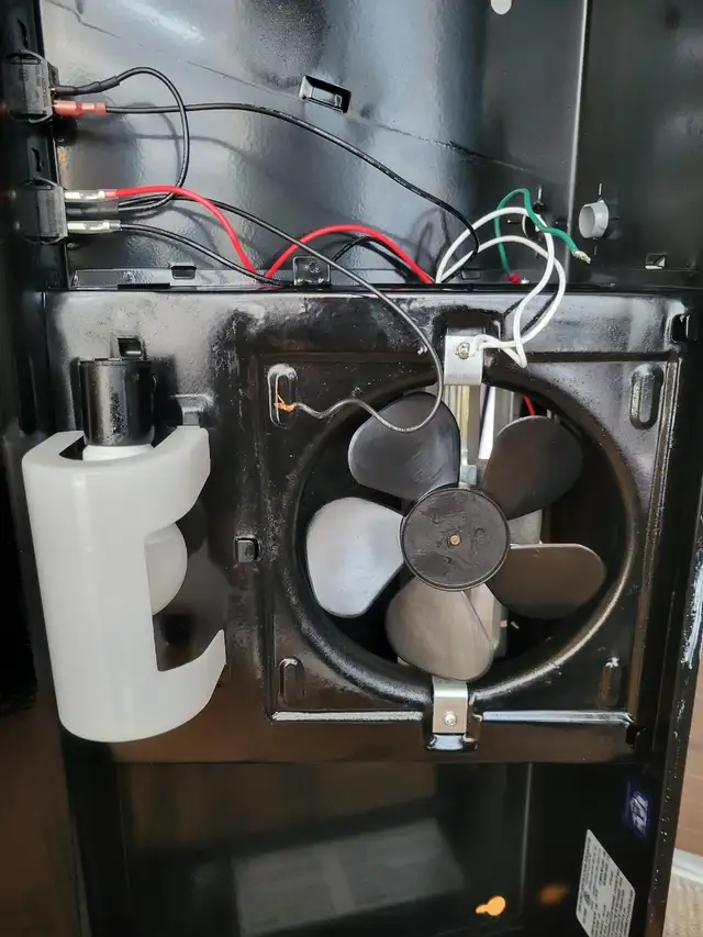 Hood Vent (from new build) - Air King brand above stove ($100) in Other in Ottawa - Image 10