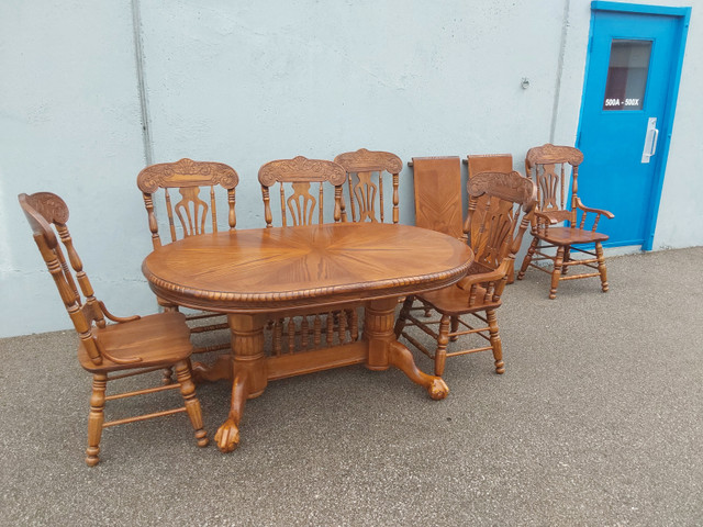 Hand crafted oak dining set in Dining Tables & Sets in London