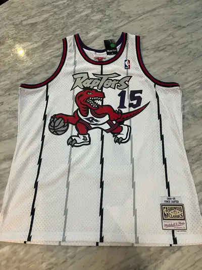 I'm offering a brand new Mitchell and Ness Vince Carter Toronto Raptors 1998-99 Swingman Jersey, siz...