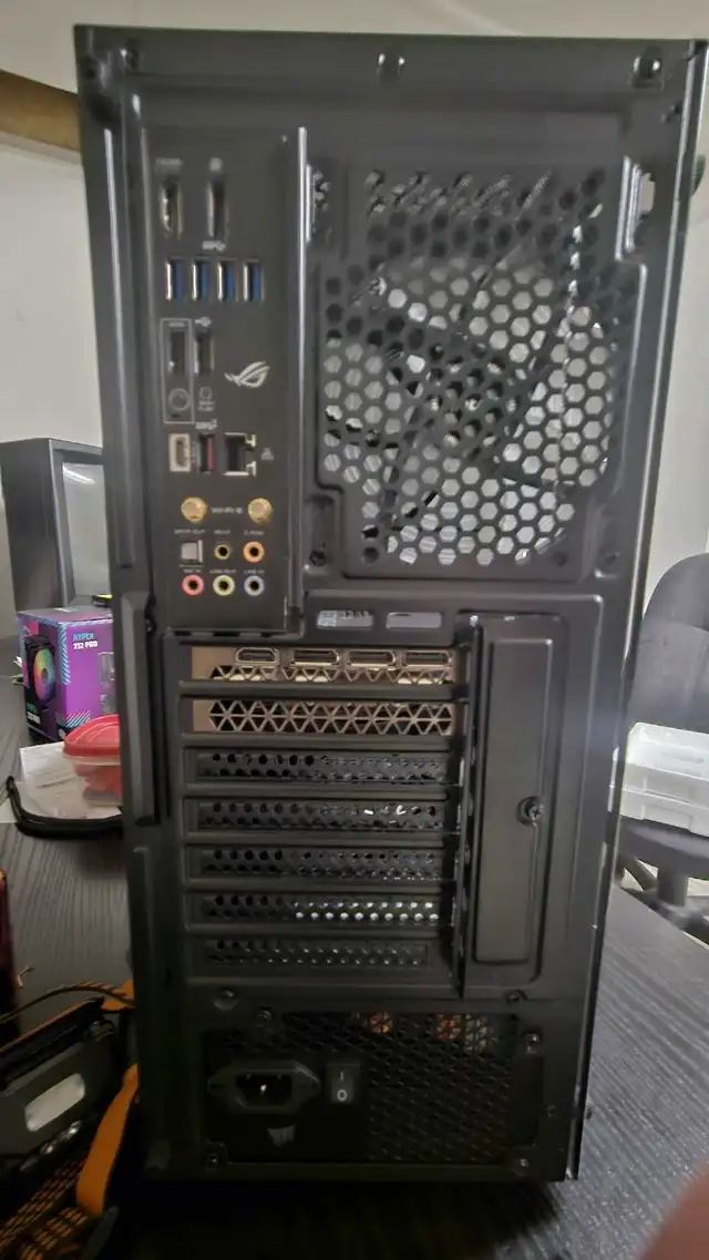 Gaming PC (Intel i9-10900K 64GB RAM RTX 3070 Ti ROG Strix MB) in Desktop Computers in Quesnel - Image 5
