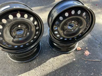 18 inch steel rims 5x127 bolt patten, in excellent condition. Looking for a quick sale. Make me an o...
