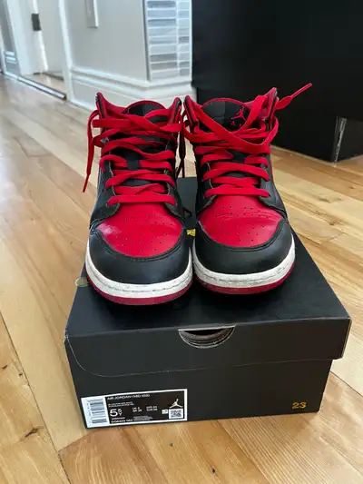 Air Jordan 1 (taille 5.5Y), View more