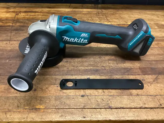 MAKITA LXT 18v BRUSHLESS 4 1/2” SLIDE SWITCH GRINDER in Power Tools in Barrie - Image 4