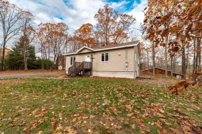 Construction 2014 2 chambres au r-d-c + une au s-sol et 3 autres grandes pièces au s-sol(possibilité...