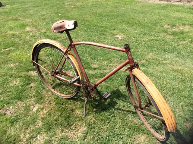VINTAGE CCM BICYCLE...$160..CANDLE, ROTARY PHONE, INSULATORS in Road in Hamilton - Image 3