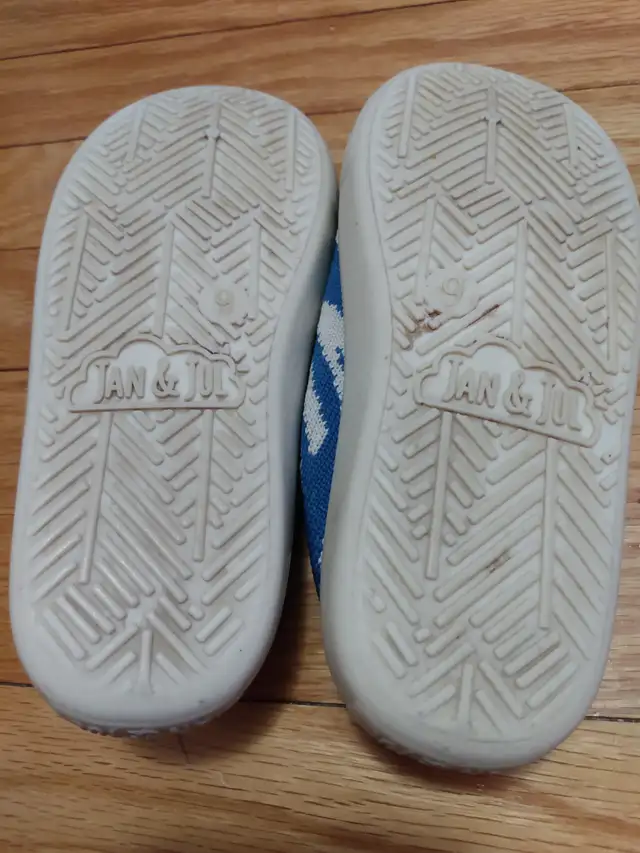Size 9 - Jan & Jul Xplorer Knit Slip On Shoes (Blue/White) in Kids & Youth in City of Toronto - Image 11