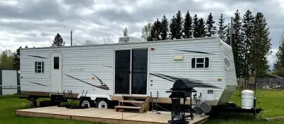 Discover the joys of simpler living in this used RV Park Model, a cozy retreat on wheels! This RV bo...