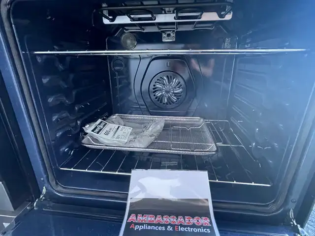 NEW 30” Samsung Slide In Range Stove(6.3 Cu.Ft) Steam/Self Clean in Stoves, Ovens & Ranges in London - Image 5