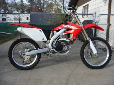 Very good condition. Fully serviced, ready to ride. Just rebuilt the forks, carburetor, water pump,...