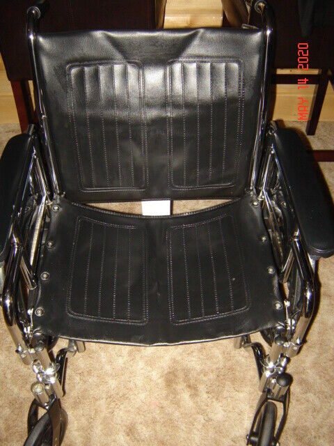 BREEZY EASY CARE STANDARD WHEELCHAIR EXCELLENT USED CONDITION in Health & Special Needs in Winnipeg - Image 4