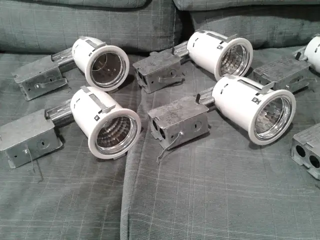 Luminaires encastres hautte gamme de qualite. Set de 6. Tres pro in Indoor Lighting & Fans in Laval / North Shore - Image 3