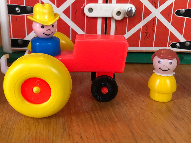 Fisher Price Family Farm Barn Set Vintage Incomplete  in Arts & Collectibles in Kitchener / Waterloo - Image 3