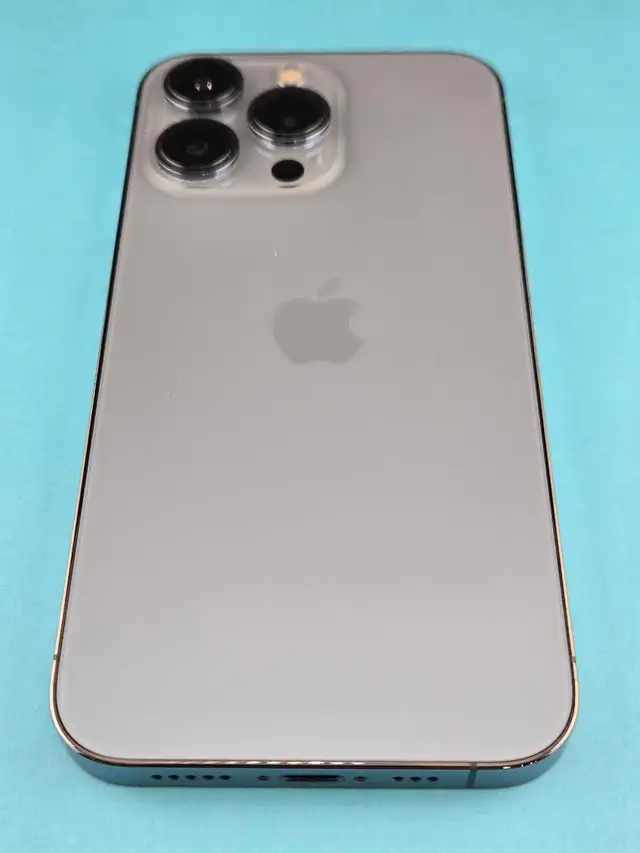 Iphone 13 Pro 256GB Sky Blue 85% Battery in General Electronics in City of Toronto - Image 3