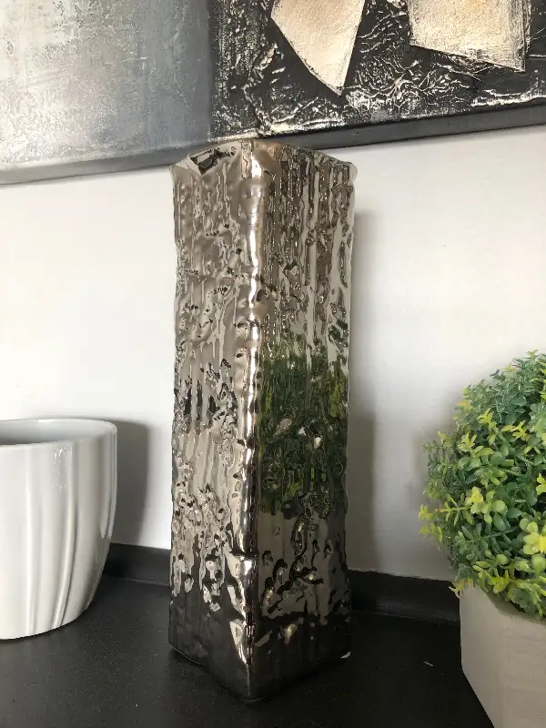 FLOWER VASE in Home Décor & Accents in Edmonton - Image 6