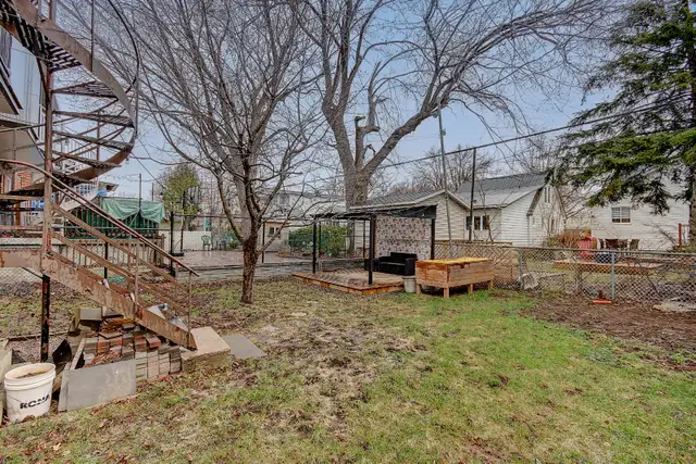 GRAND 5 1/2 DEVANT PARC AVEC GARAGE ET PRÈS METRO LANGELIER in Long Term Rentals in City of Montréal - Image 4