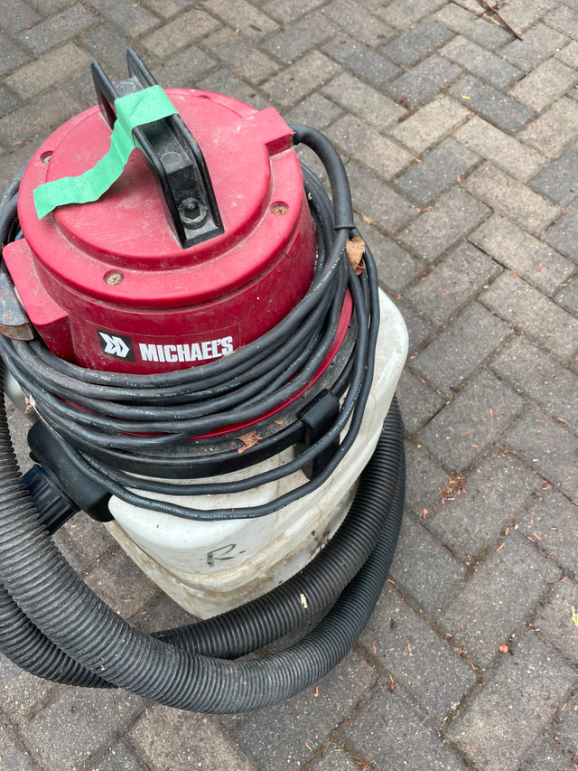 Vacuum (Michael's) in Other Business & Industrial in Gatineau - Image 2