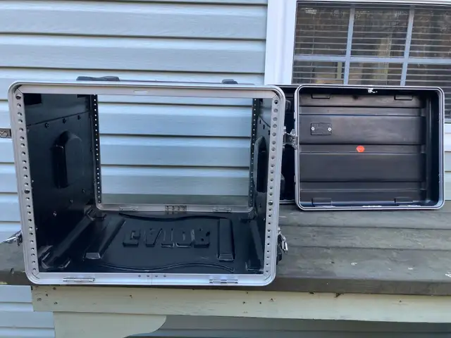 8U deep Gator equipment case in Pro Audio & Recording Equipment in Saint John - Image 4
