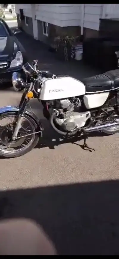 NEED GONE ASAP Beautiful Cb200, Runs Amazing, front tire is flat, and has small dent in front fender