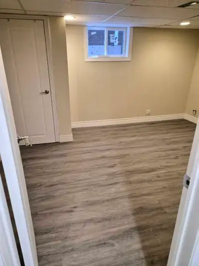 Property Description: 3 Rooms in basement with shared amenities. Preferred gender: Either Student fr...