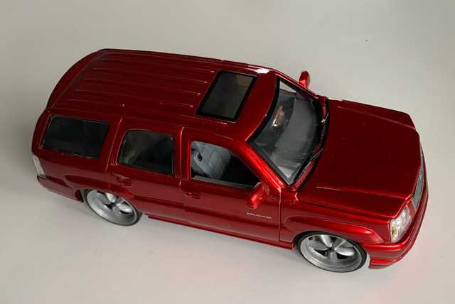 2002 die cast Cadillac Escalade 1/24 scale  in Toys & Games in Mississauga / Peel Region