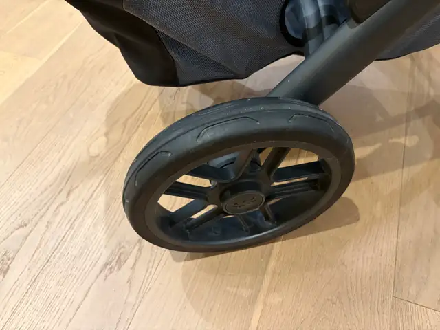 Uppababy Vista V2 in Strollers, Carriers & Car Seats in City of Toronto - Image 5