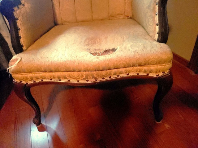 VINTAGE SOLID WOOD CHAIRS in Chairs & Recliners in Windsor Region - Image 2