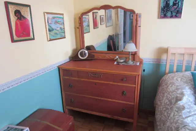 antiquité in Dressers & Wardrobes in Longueuil / South Shore - Image 2