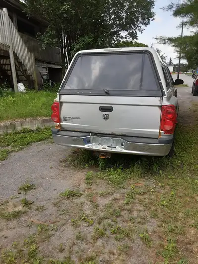 Dodge dakota 2005 V6 3.7L Boite de fibre pour route ou pieces 4 pneu neuf