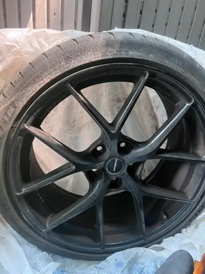 Superspeed FlowForm RF05RR Rims, Michelin 235 25 zr19 Tires, I'd say like 60% tread. Rims are great,...