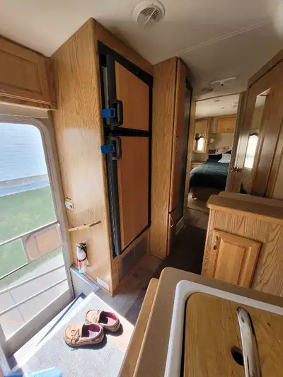 2005 Triple E Embassy low km 37000 Triton V10 one slide in main living area. Queen bed in the back o...