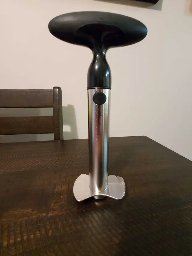 OXO Pineapple Corer and Slicer65565393259010120