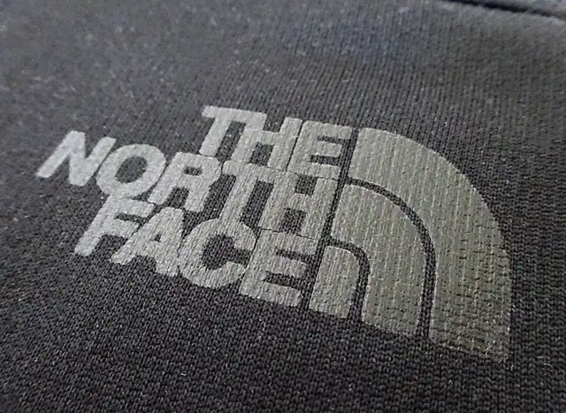 Men’s Medium NORTH FACE half-zip black fleece sweatshirt. in Men's in Markham / York Region - Image 2